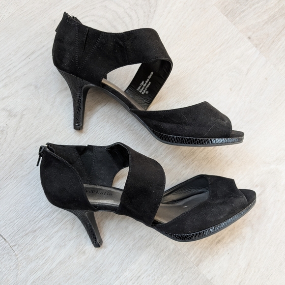 Kelly & Katie Elegant Black Women's Heels - Picture 2 of 6